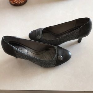 Lifestride gray heels